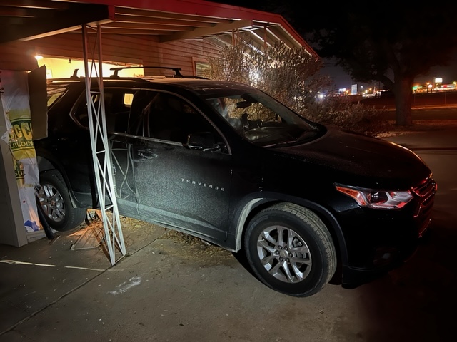 Culver House Crash (LIVE! Photo/JOE HYDE)