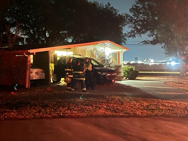 Culver House Crash (LIVE! Photo/JOE HYDE)