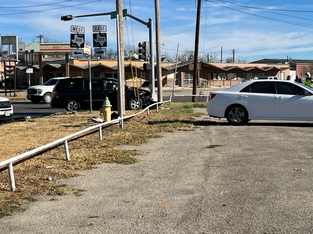 Oaks St. Crash (LIVE! Photo/Matt Trammell)