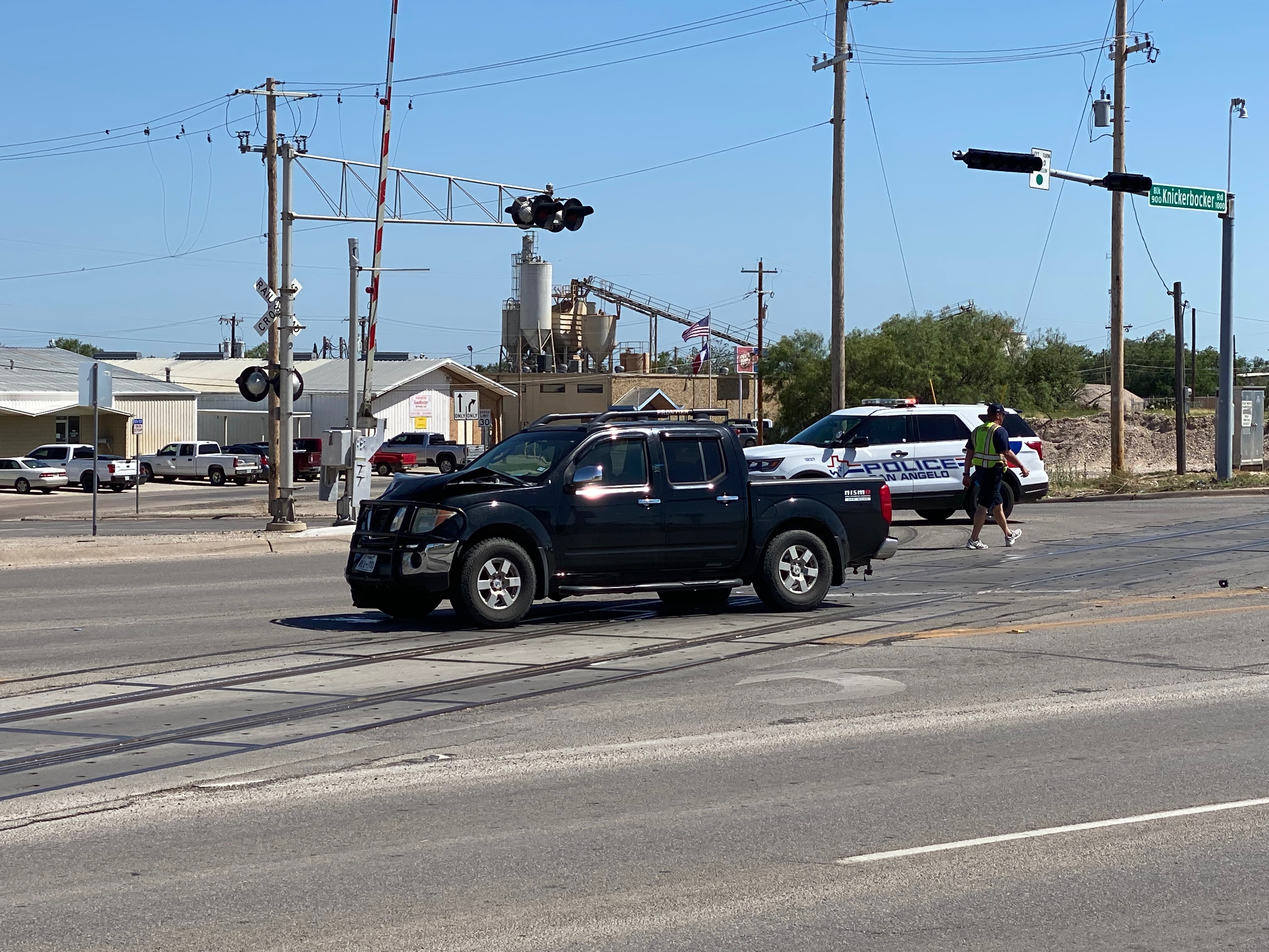 Little Nissan Frontier Collides With a Big Ford Expedition on June 6, 2022