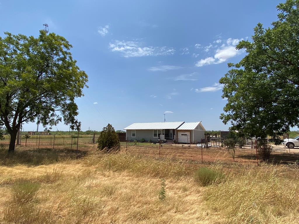 1010 State St Bronte, TX 76933