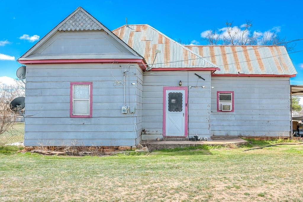 200 S Plano Ave Blackwell, TX 79506