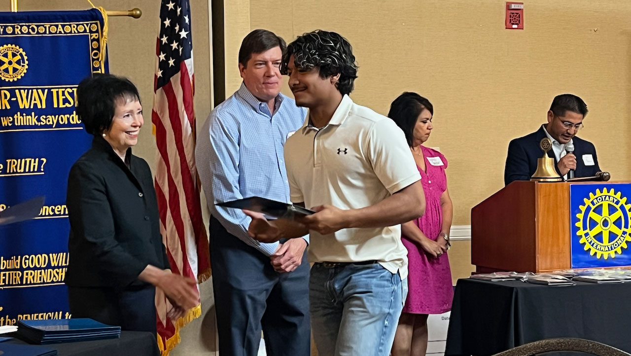 Lake View High School Ricardo Ramirez '23 is introduced. Ricardo is a Top 25 graduate of Lake View. Lake View High School Ricardo Ramirez '23 is introduced. Ricardo is a Top 25 graduate of Lake View.