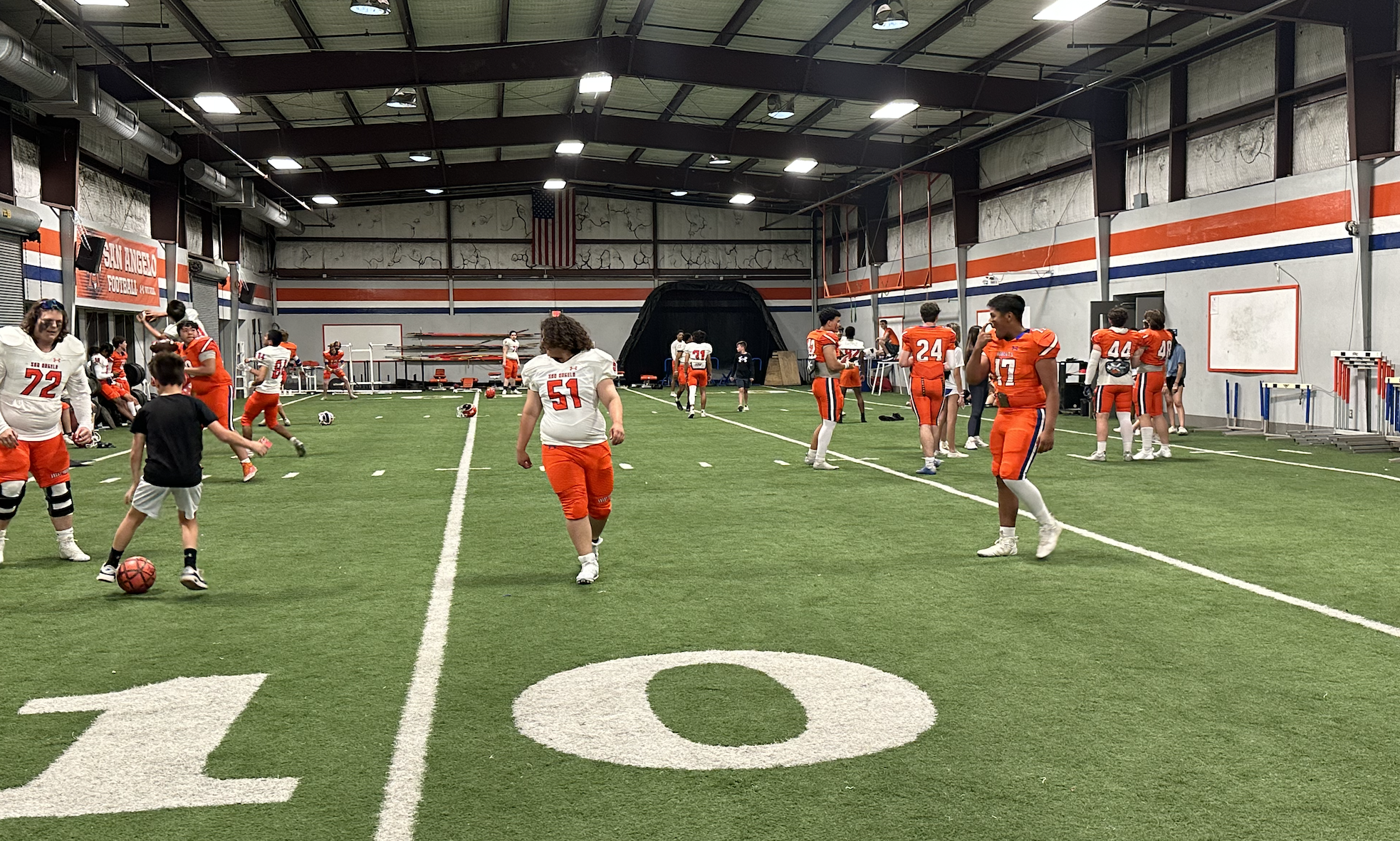 Bobcats Stay Warm During Weather Delay at the Spring Game