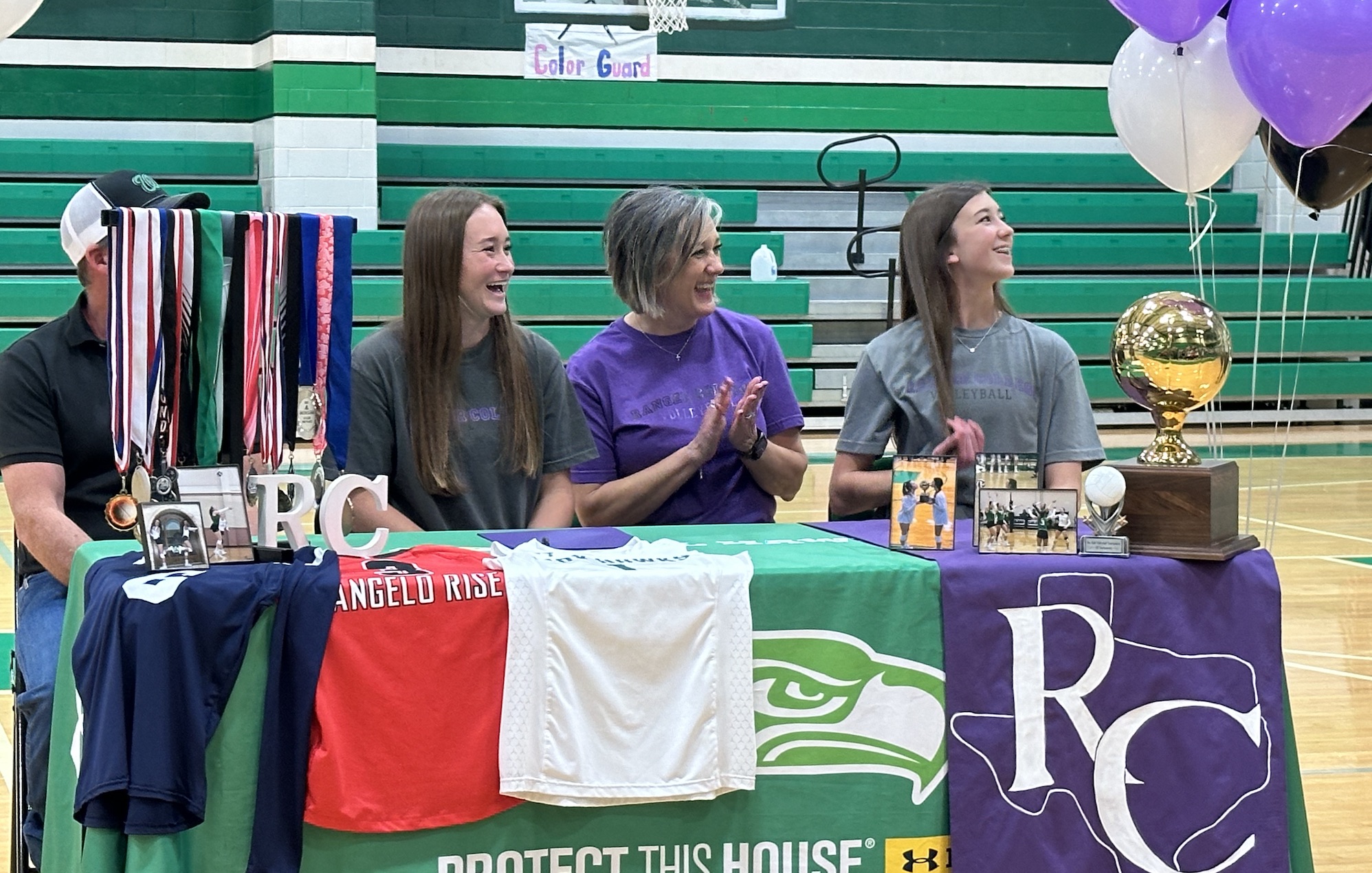 Wall Lady Hawks Paige Dickson signs with Ranger College