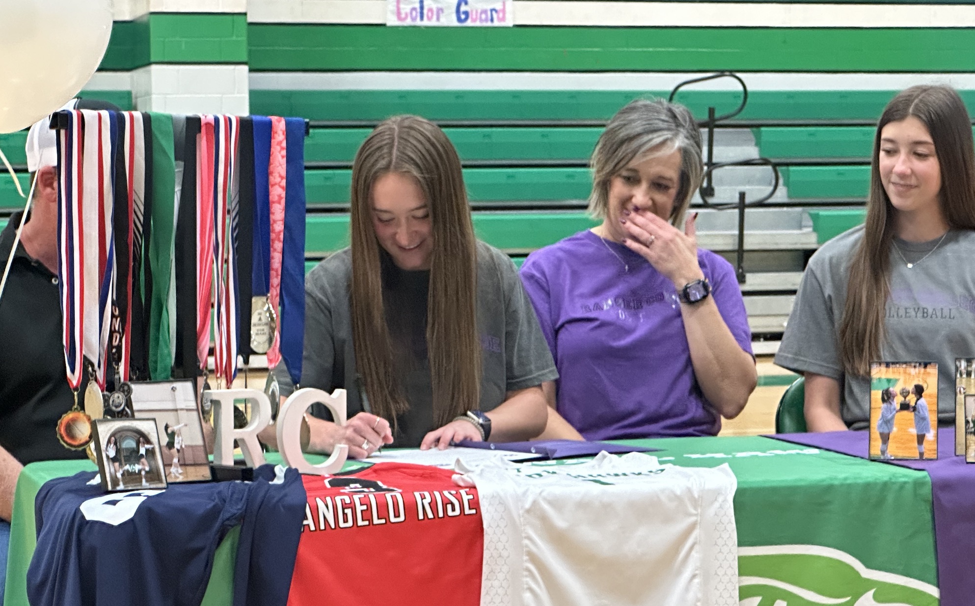 Wall Lady Hawks Paige Dickson signs with Ranger College