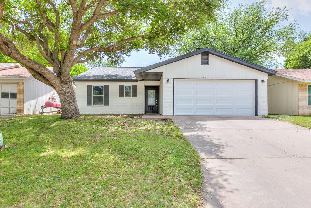 1225 Tres Rios Dr San Angelo, TX 76903
