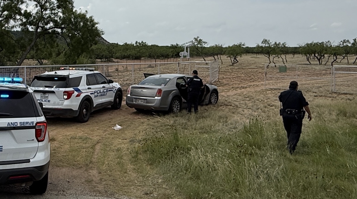 Suspect's vehicle. Chrysler 300 Suspect's vehicle. Chrysler 300