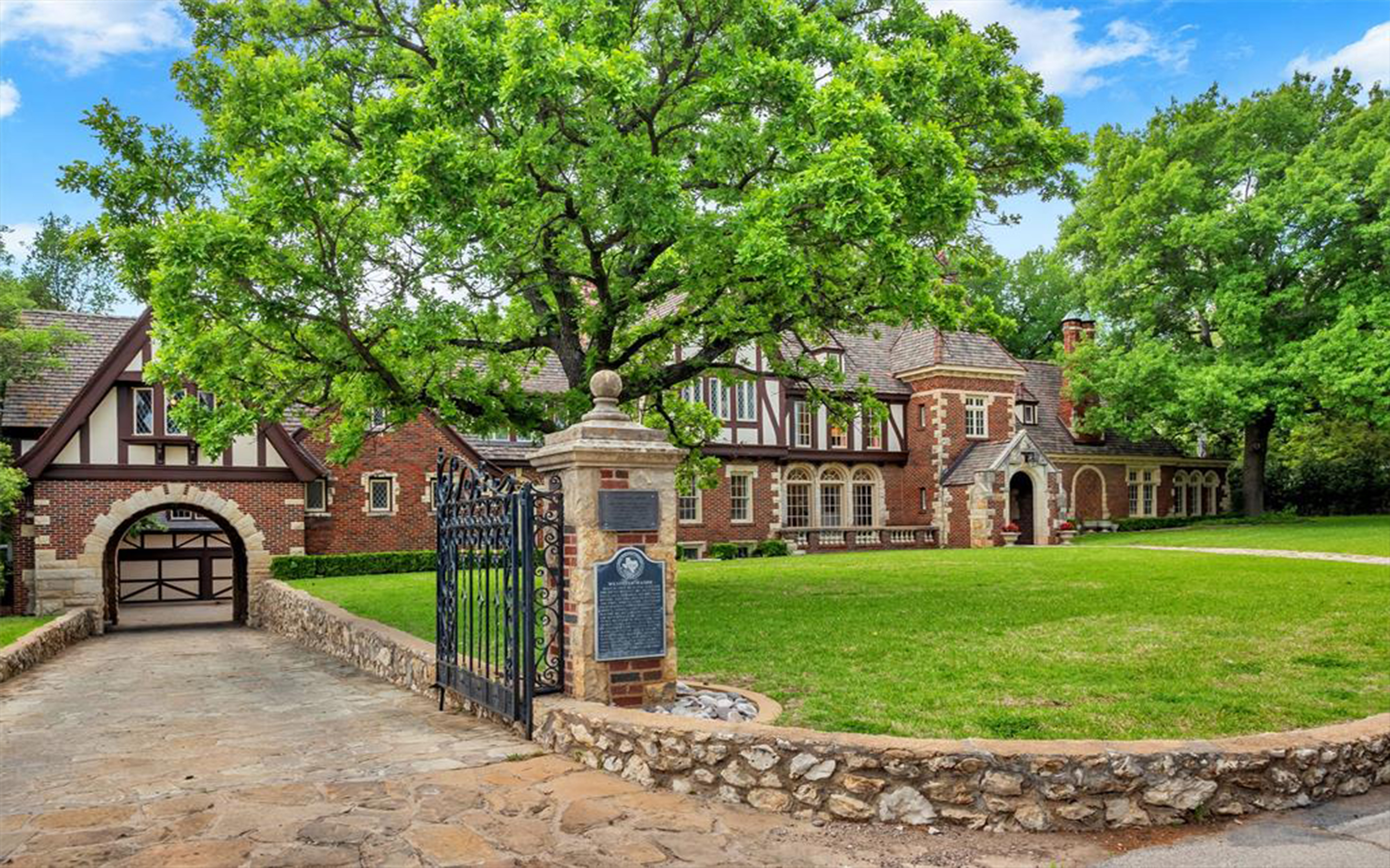 A 1920s mansion once owned by Fort Worth’s first mayor and oil tycoon John E. Farrell is now for sale in Westover Hills for $5.1 million. (Compass Real Estate) A 1920s mansion once owned by Fort Worth’s first mayor and oil tycoon John E. Farrell is now for sale in Westover Hills for $5.1 million. (Compass Real Estate)