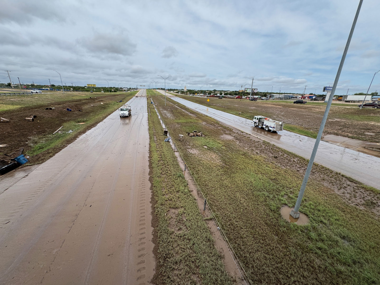 Looking west down the Houston Harte Expy from the Bell Street Overpass at noon on July 4, 2025. Looking west down the Houston Harte Expy from the Bell Street Overpass at noon on July 4, 2025.
