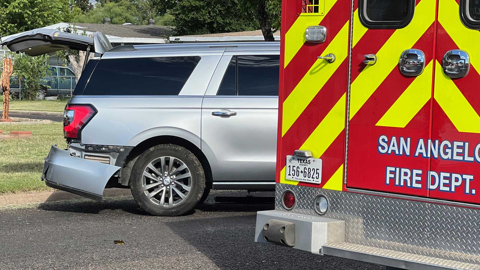 Hood Rat's Ratchet Ride Loses Its Grill in Epic SUV Smackdown Hood Rat's Ratchet Ride Loses Its Grill in Epic SUV Smackdown