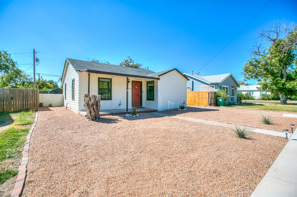 319 N Howard St San Angelo, TX 76901