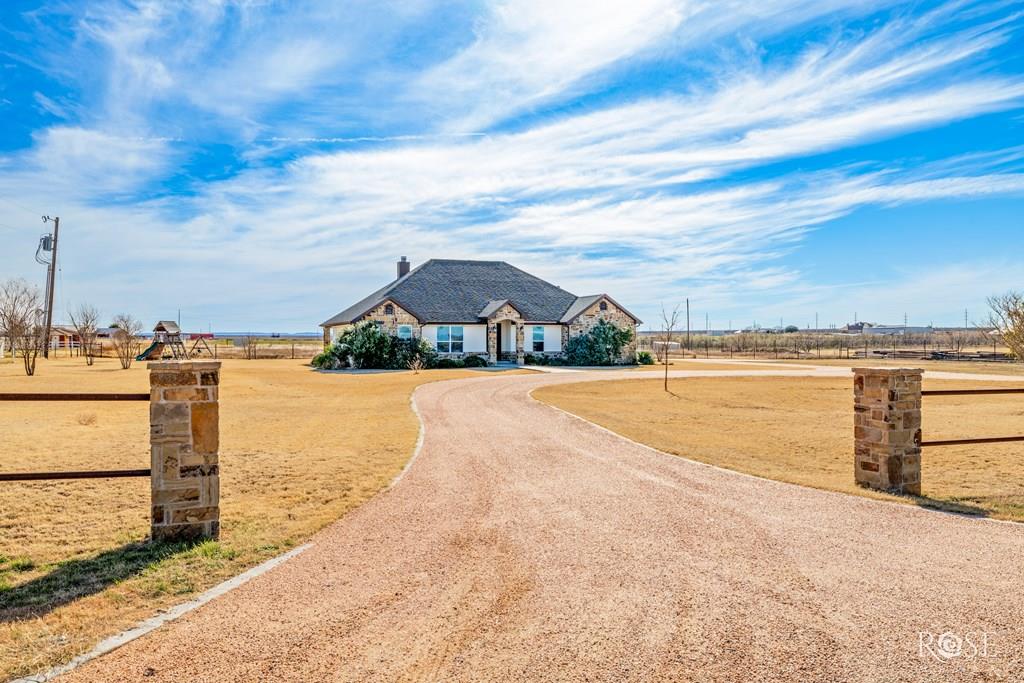 705 Ratliff Rd Wall, TX 76904