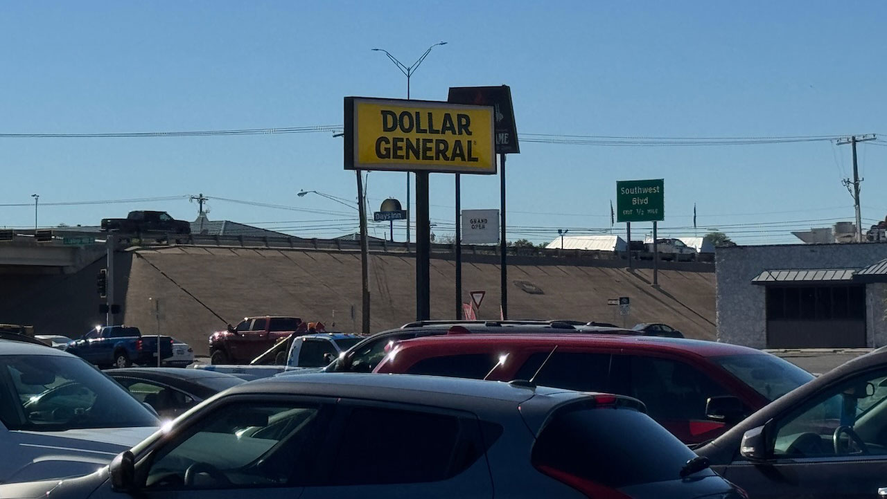 The Dollar General sign at 4214 College Hills Blvd in San Angelo, TX.