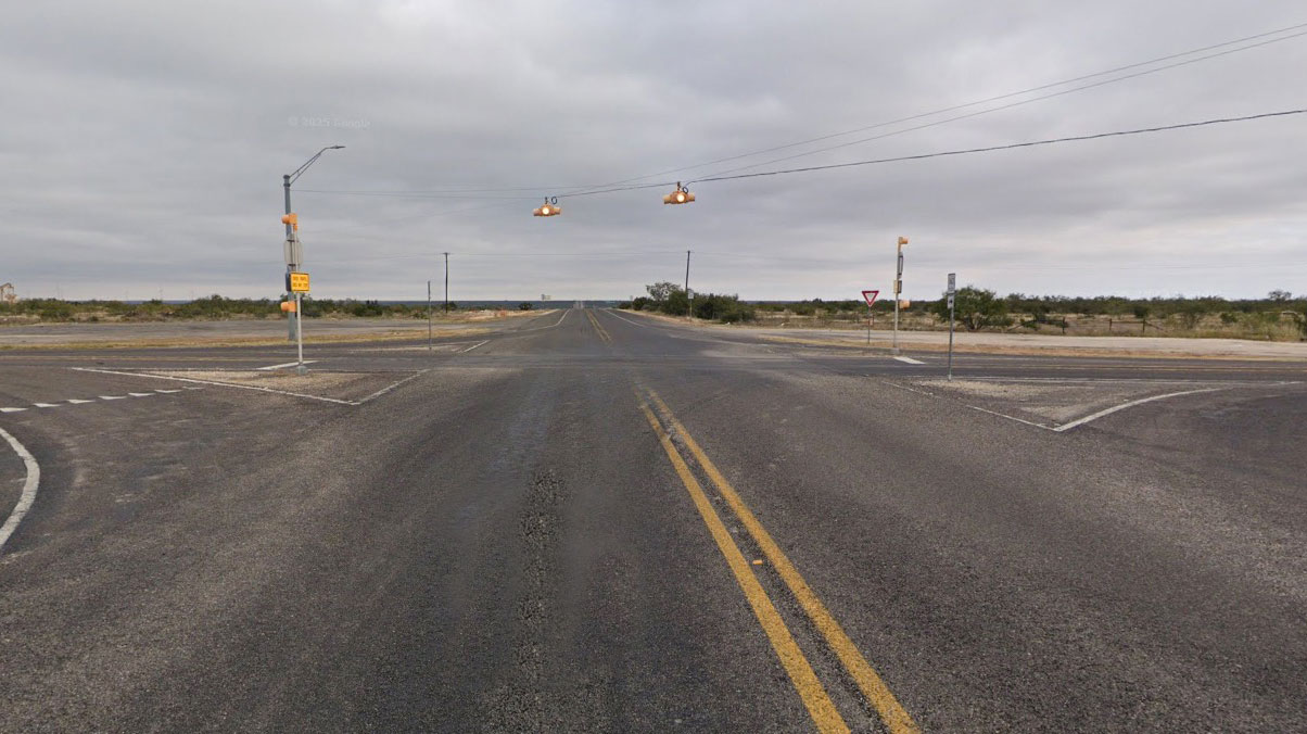 Looking north on TX-163 at the intersection of US-190 in Crockett County, Texas.