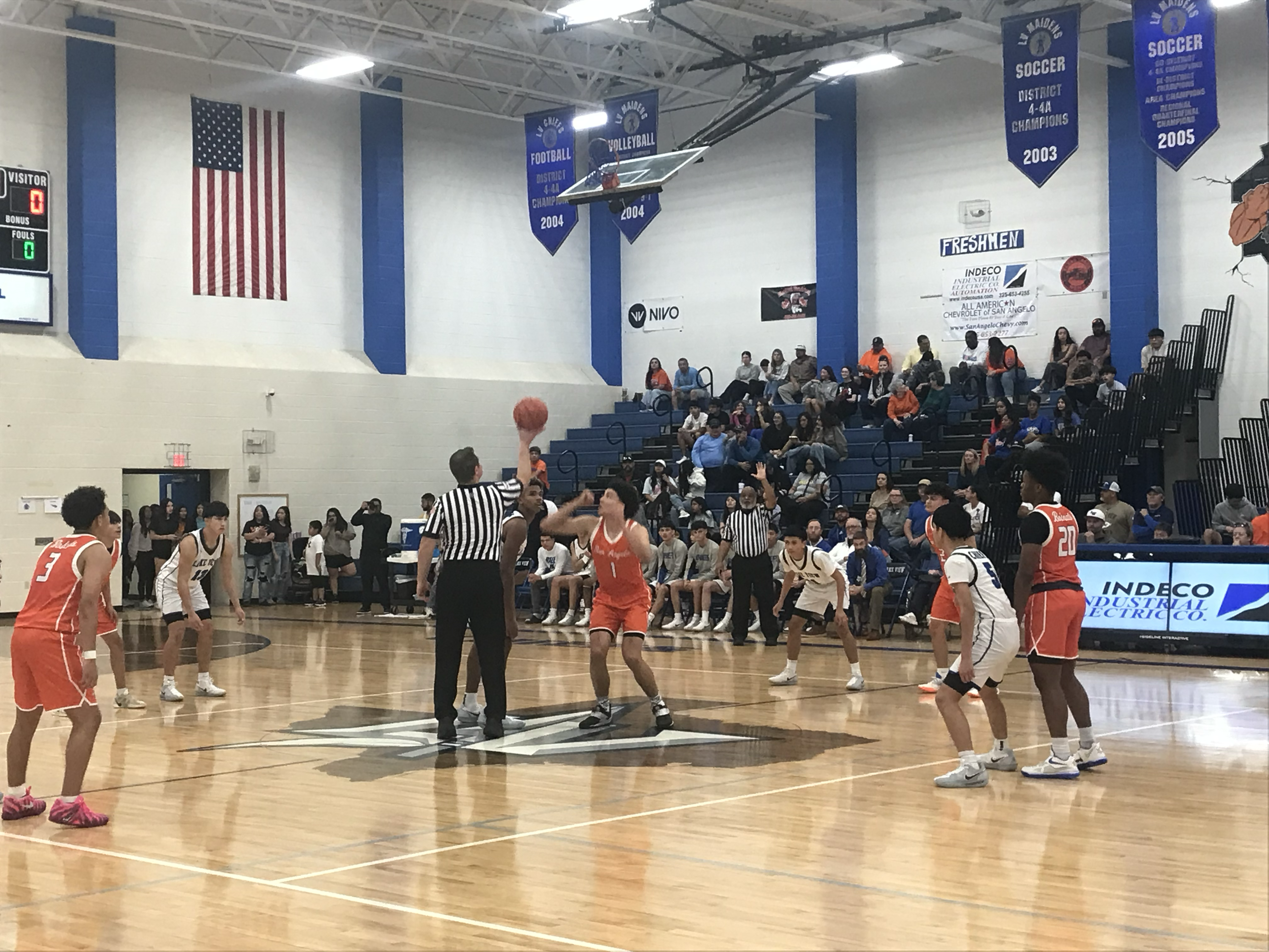 Central and Lake View prepare for the opening tip in the championship game of the Doug McCutchen Tournament on Saturday, Dec. 6, 2025.