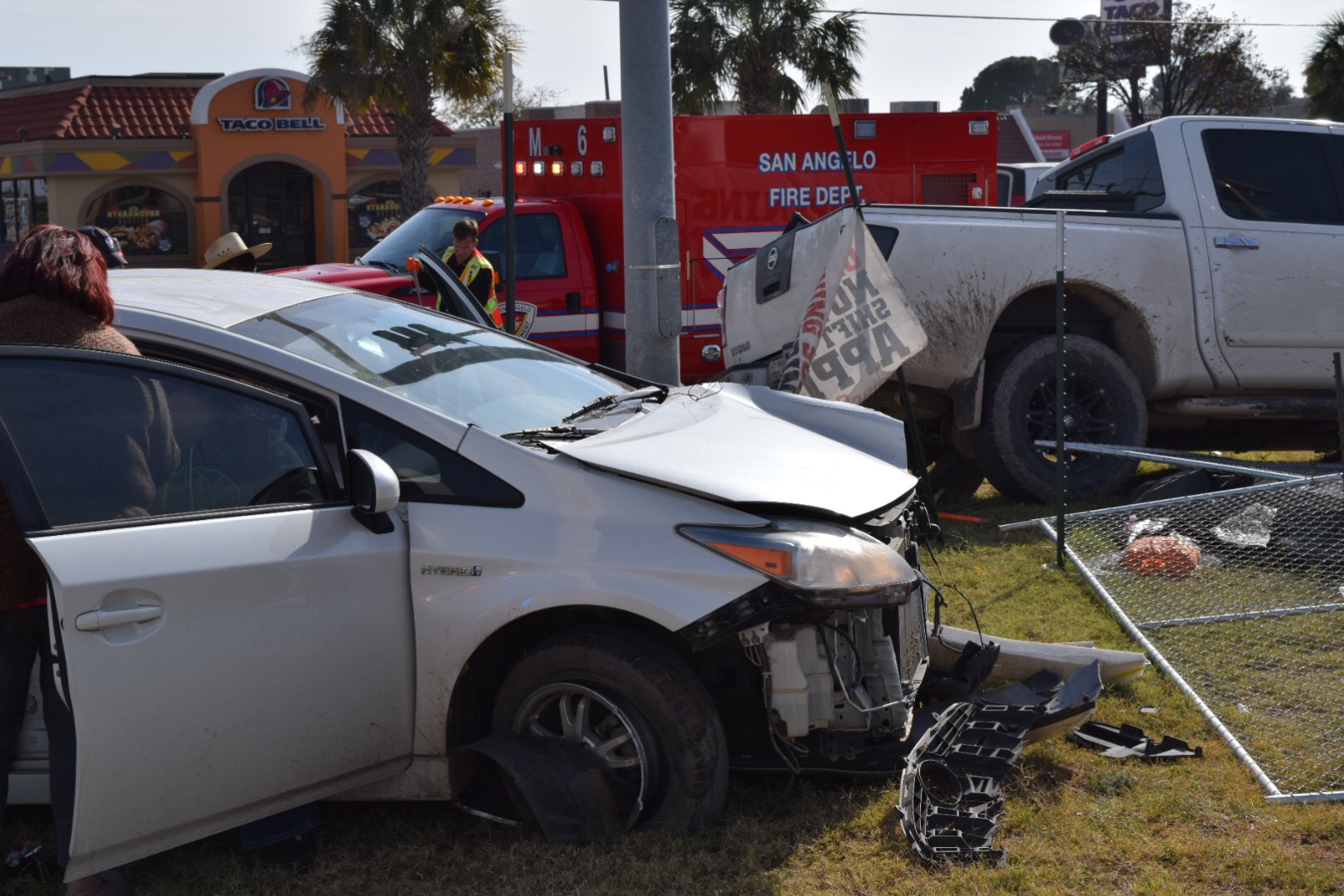 Crash on Knickerbocker and Jackson (LIVE! Photo/Cameron Niblock) Crash on Knickerbocker and Jackson (LIVE! Photo/Cameron Niblock)