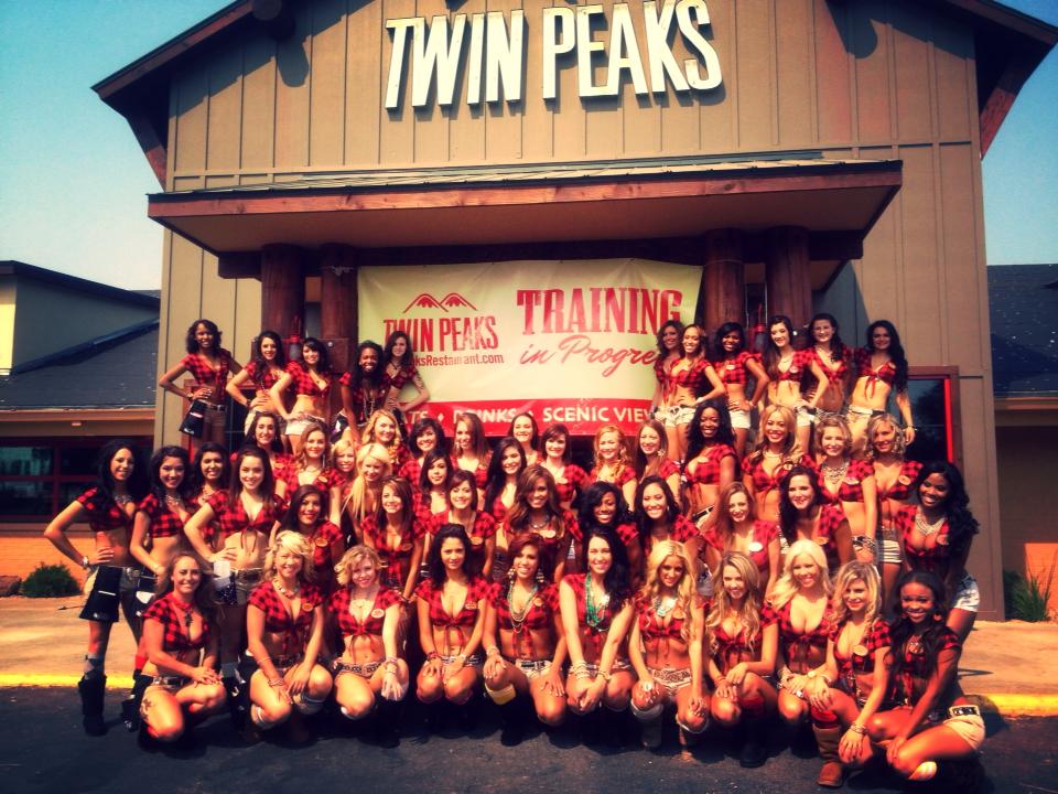 Restaurant twin girls peaks Twin Peaks