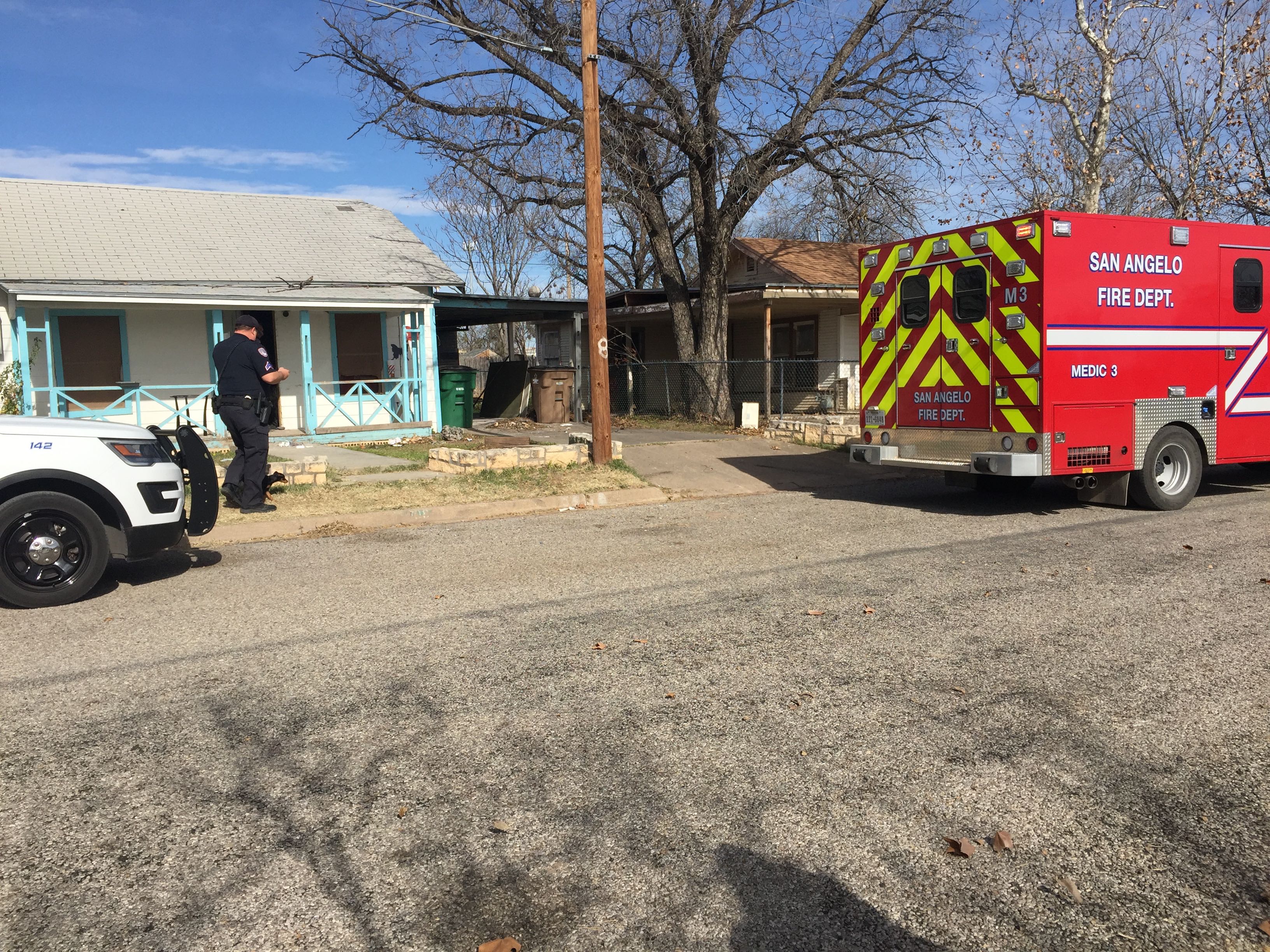 SAPD officials are investigating a possible stabbing on Velma St. (LIVE! Photo/Sonia Ramirez) SAPD officials are investigating a possible stabbing on Velma St. (LIVE! Photo/Sonia Ramirez)