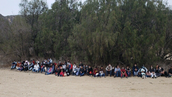 Large Groups of Illegal Immigrants Moving Near the Border