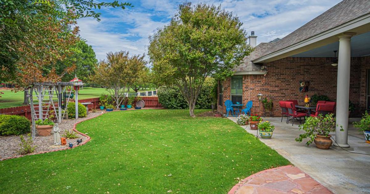 Real Estate Guide See This 4/3 on the Best Lot on the Golf Course