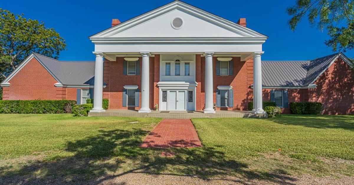 Real Estate Guide See This Mansion on a 900Acre Ranch