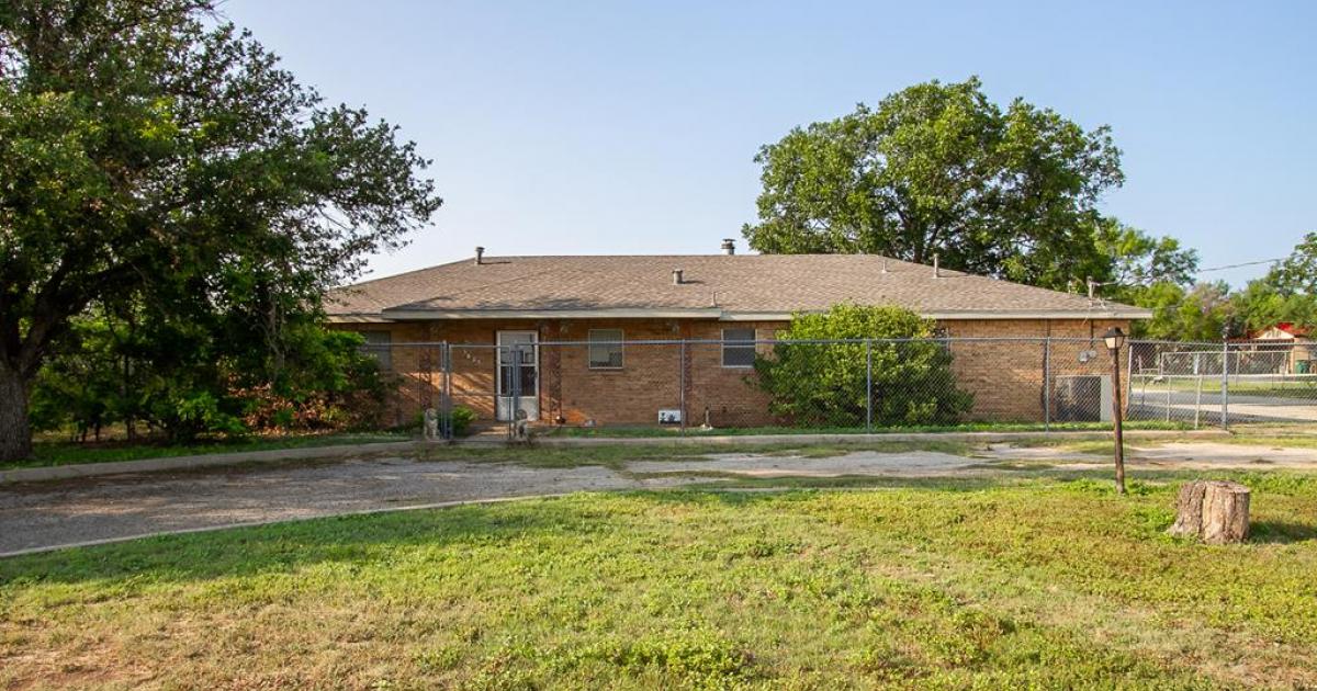 3825 Mercedes St, San Angelo, TX 76901