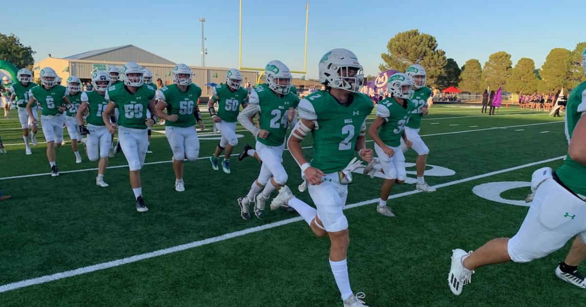 PREVIEW 10th Ranked Wall Hawks Take on Cross County Opponent Grape