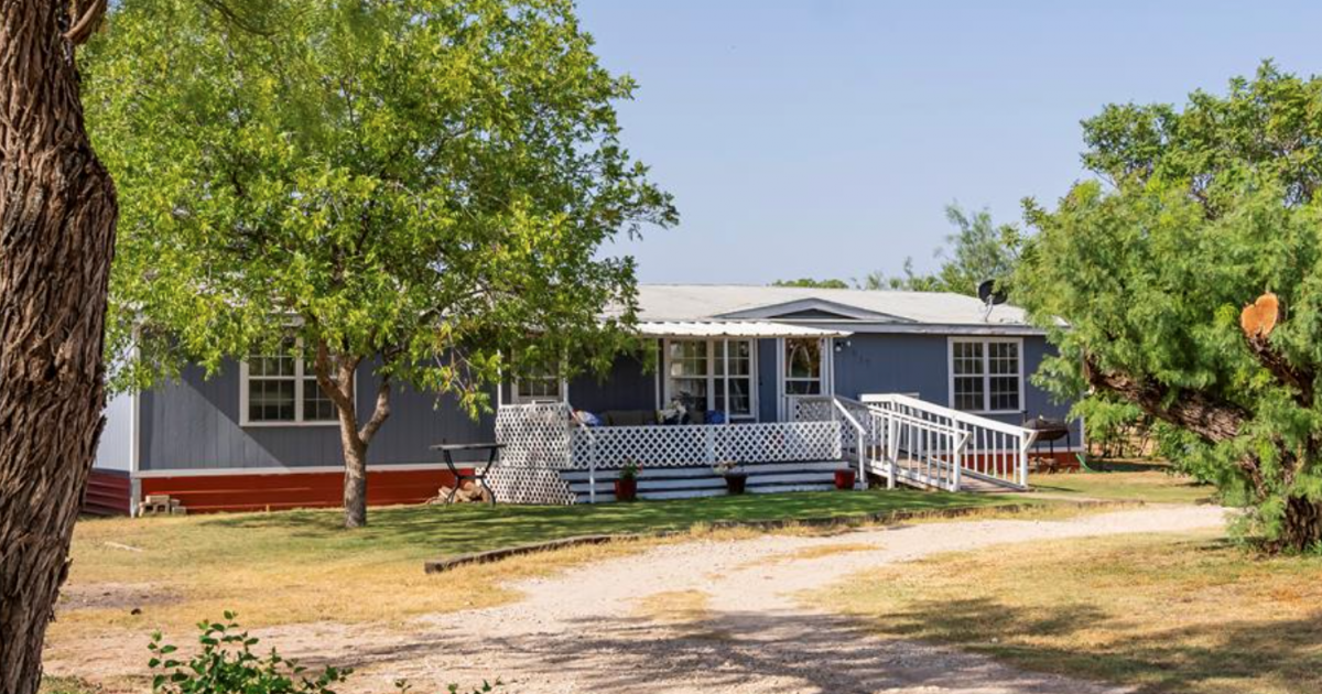 917 7th St, Sterling City, TX 76951