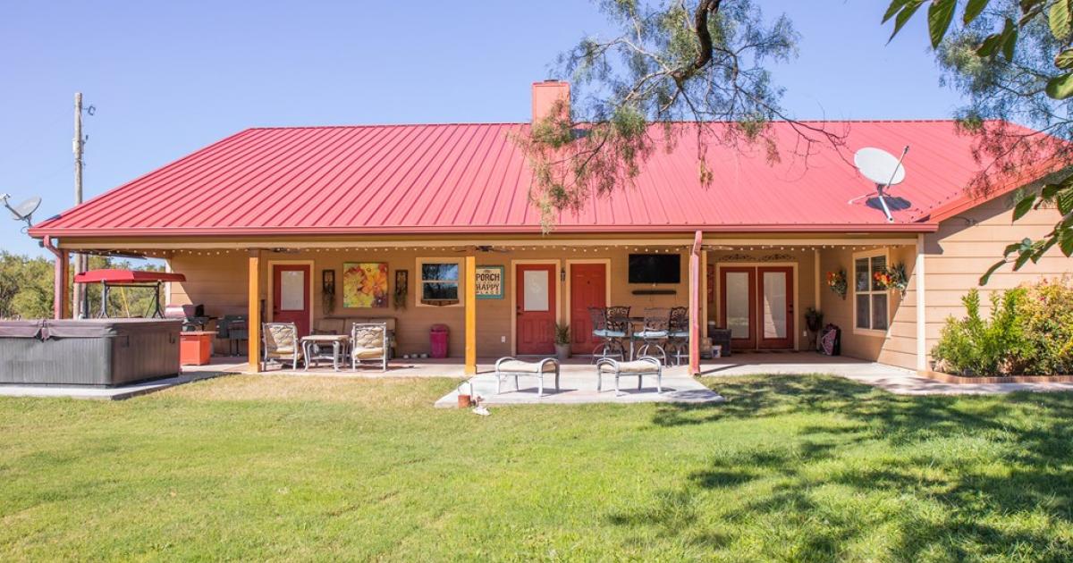 Real Estate Large Home, on Acres in Christoval