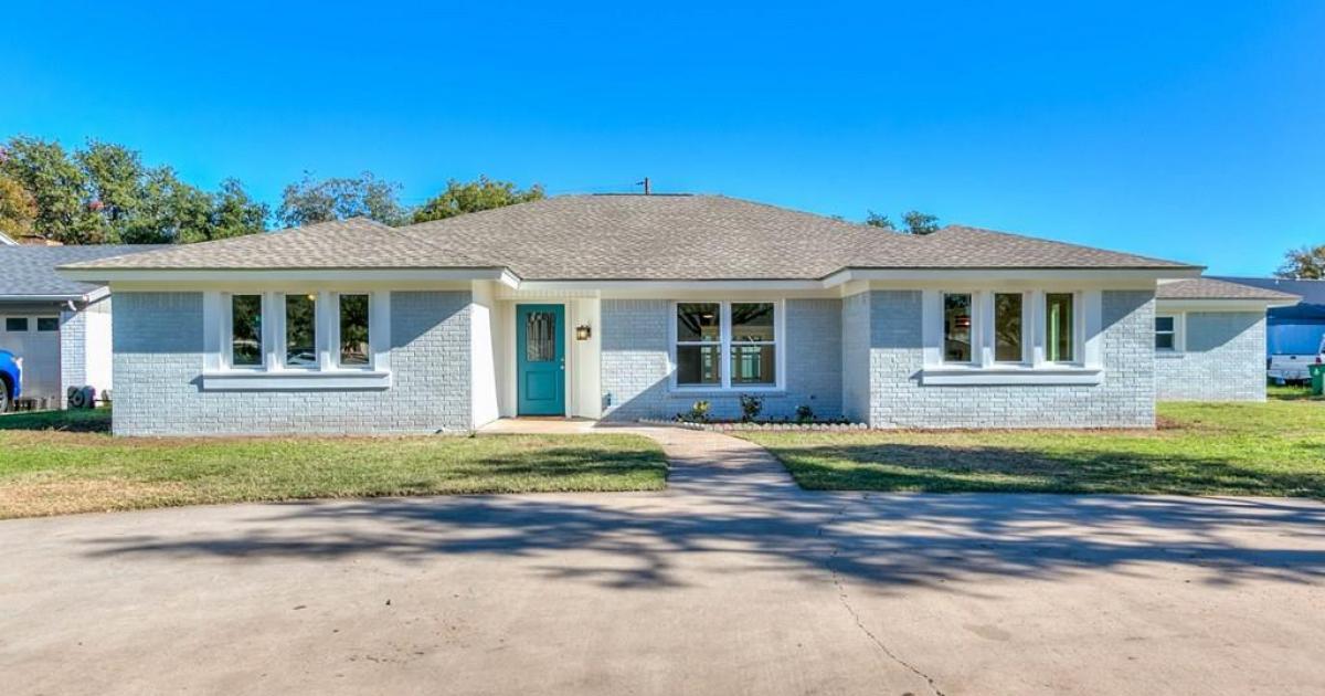 REAL ESTATE Aesthetically Pleasing College Hills Home