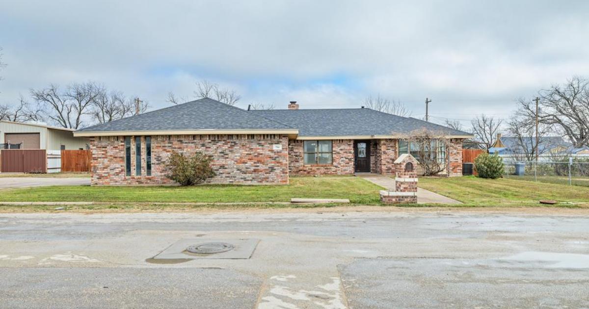 714 Lee Ave , Eldorado, TX 76936