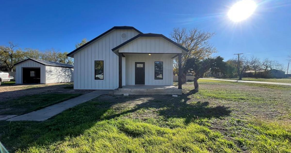 108 Edward St , Rowena, TX 76875