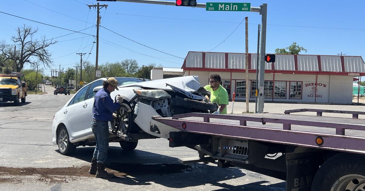 Afternoon Traffic Snarl At Main & 3rd St Following Crash