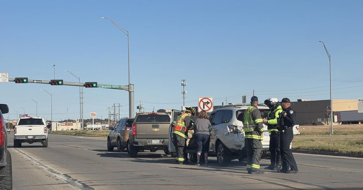 3-Vehicle Crash Narrows Traffic on Sherwood Way