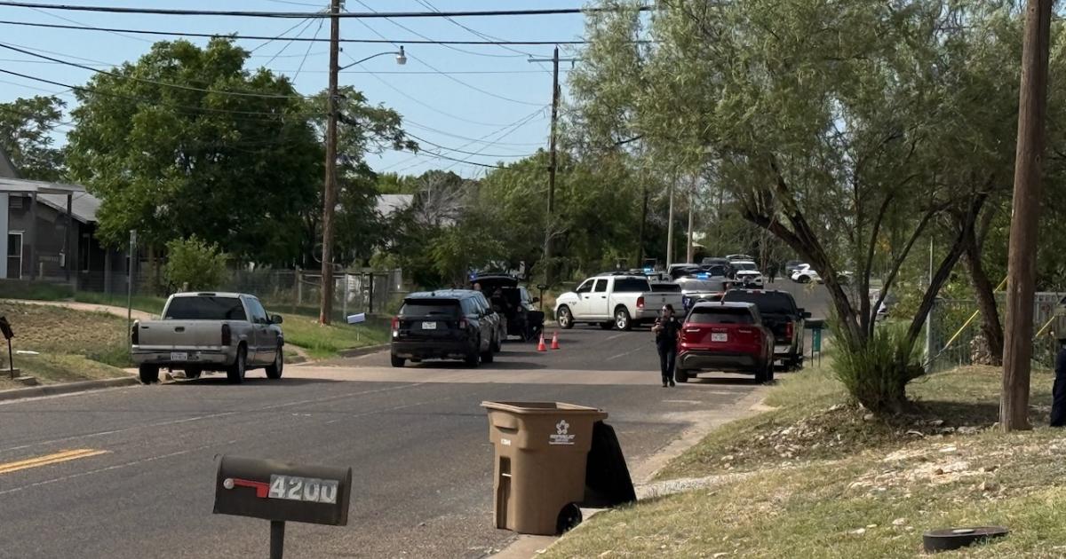 San Angelo Police SWAT Surrounds House Where Wanted Subject is Barricaded