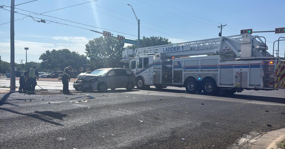 Crash Shuts Down All Traffic on Chadbourne