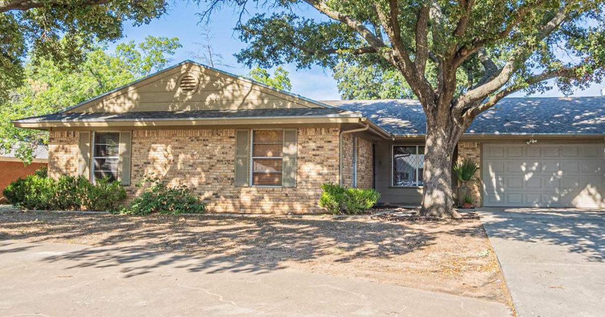 Real Estate Guide Live Under Magnificent Oak Trees in San Angelo