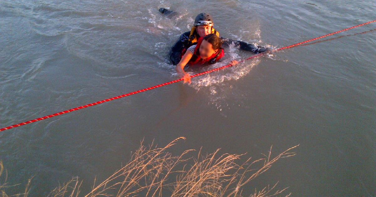 Border Patrol Rescues 10 Stranded in Rio Grande While Attempting to ...