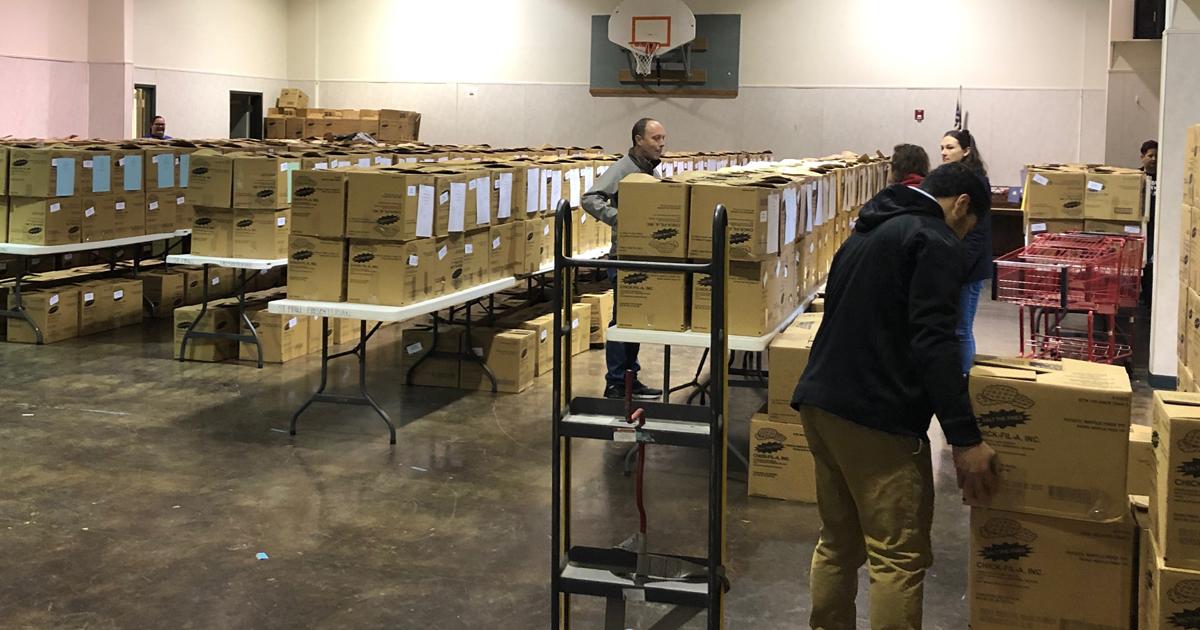 St. Paul Presbyterian Church Packs, Delivers Over 300 Food Gift Boxes