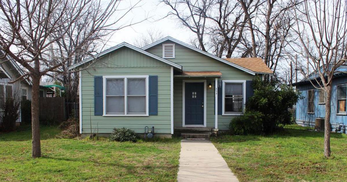 This Cozy Home on N. Van Buren Headlines 118 Featured Listings and Open Houses This Week
