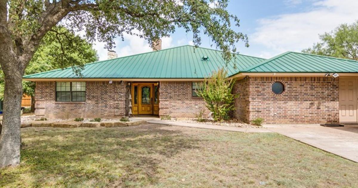 Large Home on 20 Acres in Dove Creek Headlines 100 Featured San Angelo