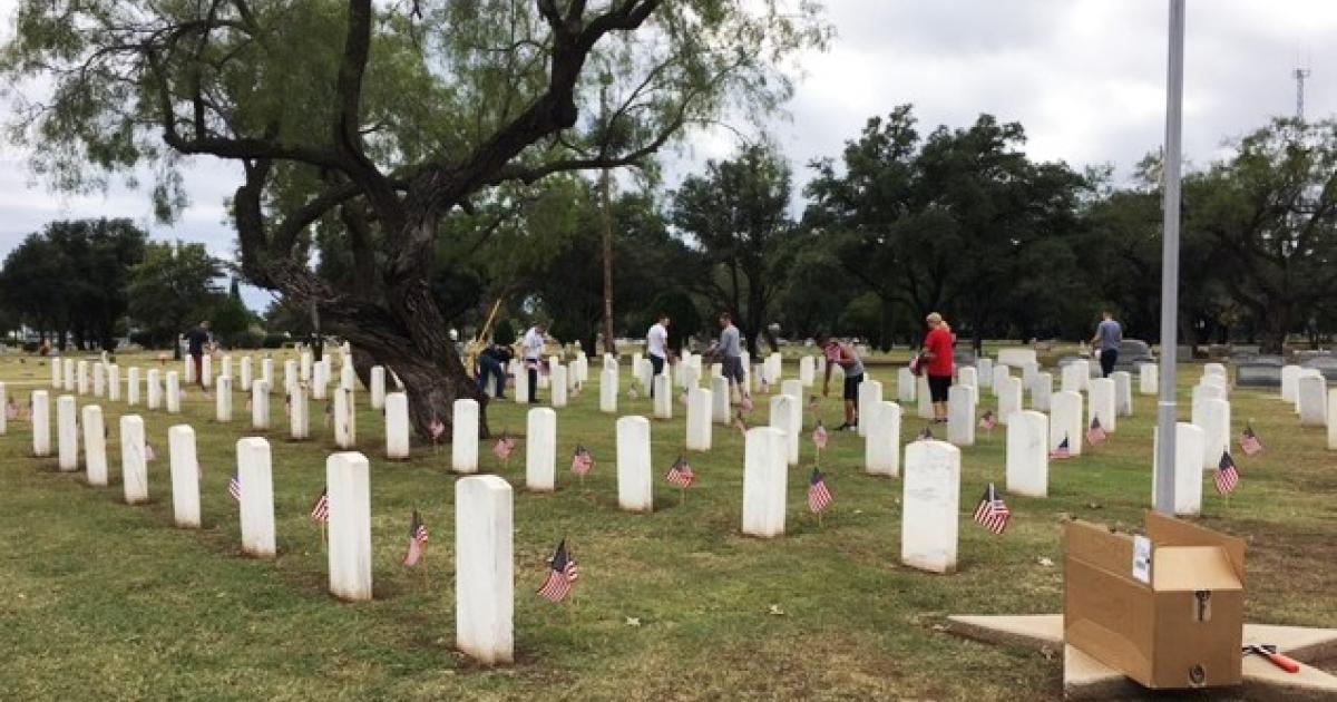 Volunteers Help Plant 1,500 Flags for Fallen Veterans
