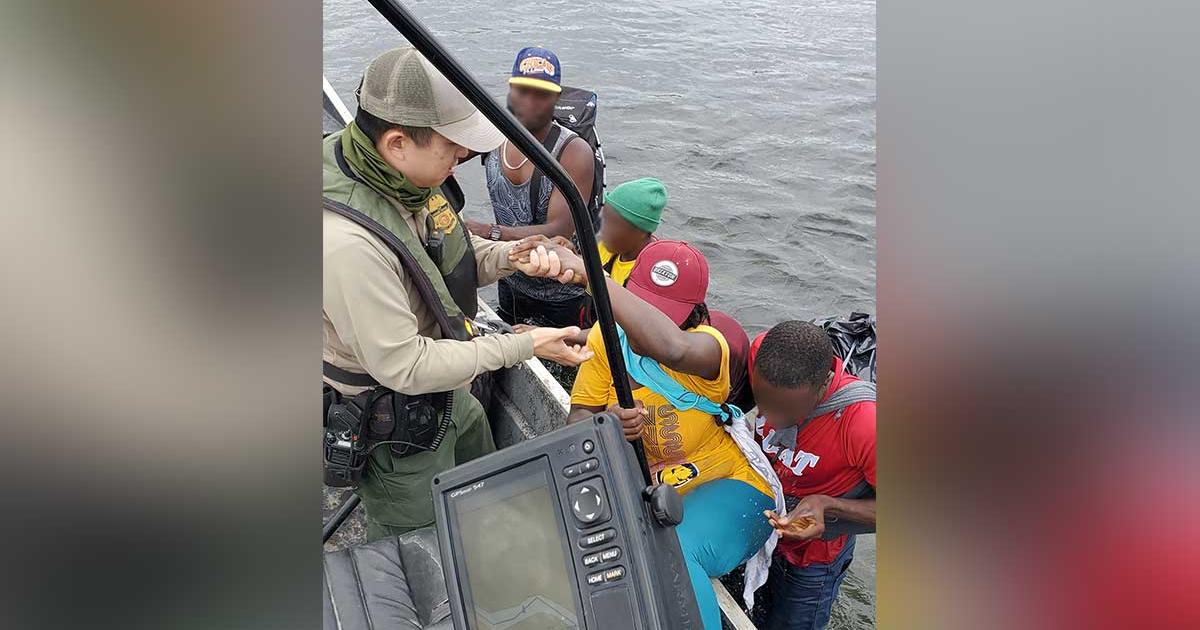 Border Patrol Agents Rescue Six from Rio Grande River