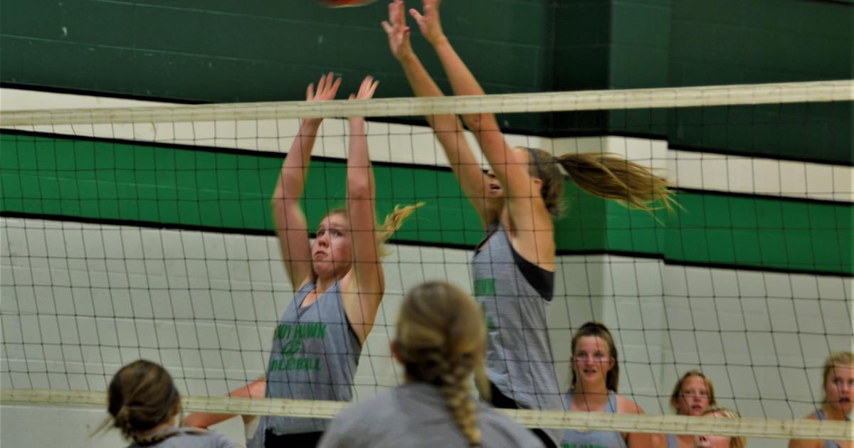 Lady Hawks Volleyball Ready to Make Run at District Title