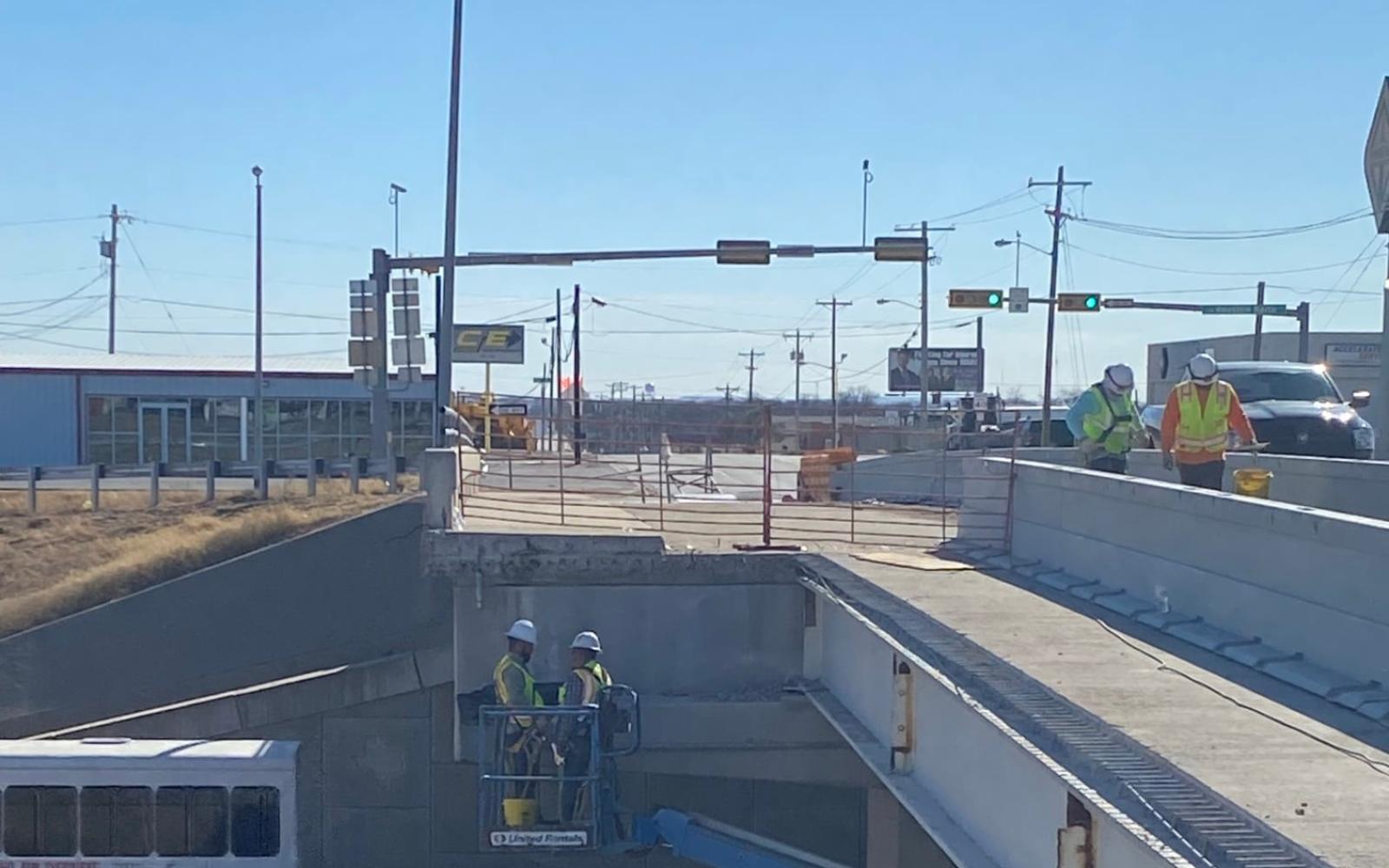 TxDOT Crews Work on Bell Street Bridge Beams (Contributed/COSA)