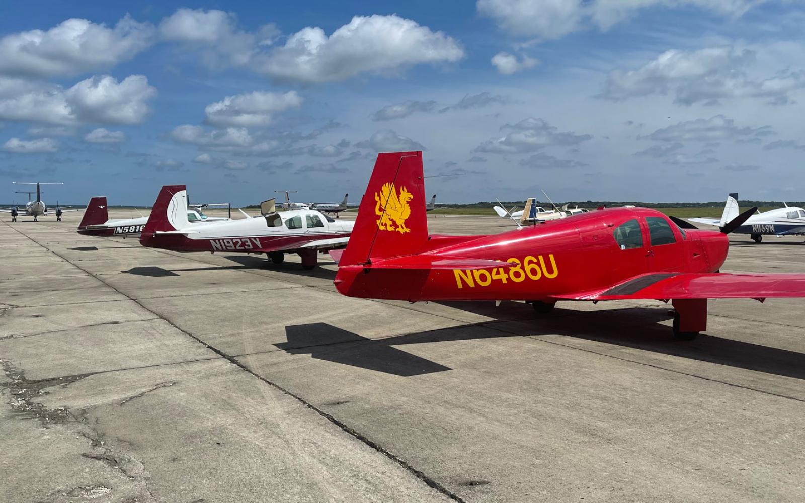 Preflight operations of the Texas Wing of the Mooney Caravan in San Marcos in 2021