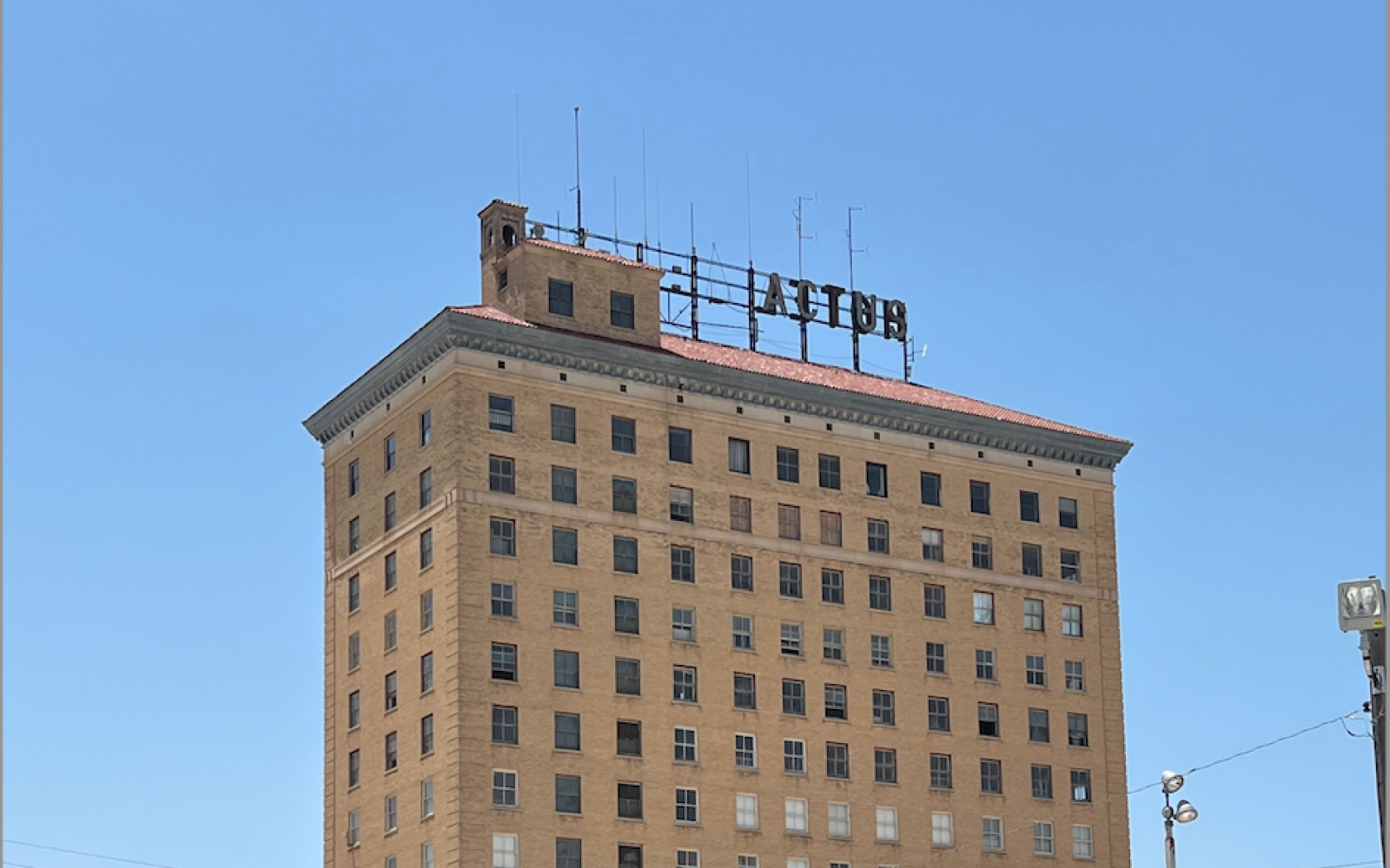 Cactus Hotel Lettering 7/18/22 (LIVE! Photo/Joe Hyde)