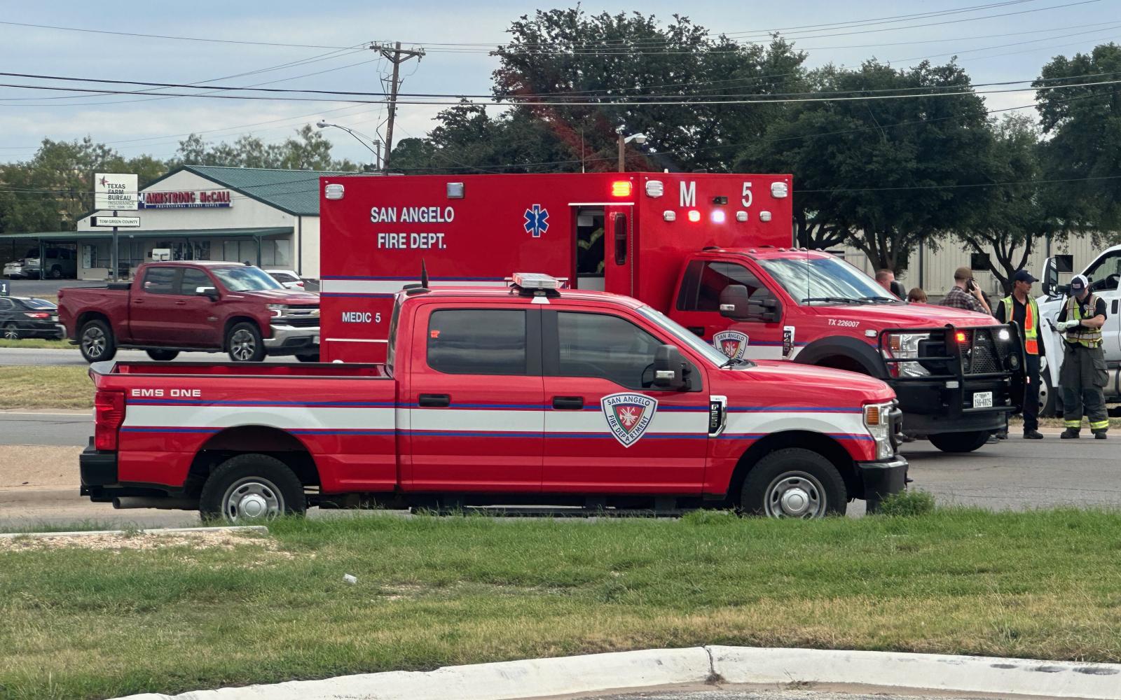 SAN ANGELO, TX — An SUV rollover incident occurred near the site of the old SITEL building on the Loop 306 access road, leaving the vehicle on its side but its occupants, a driver and a child, unharmed.