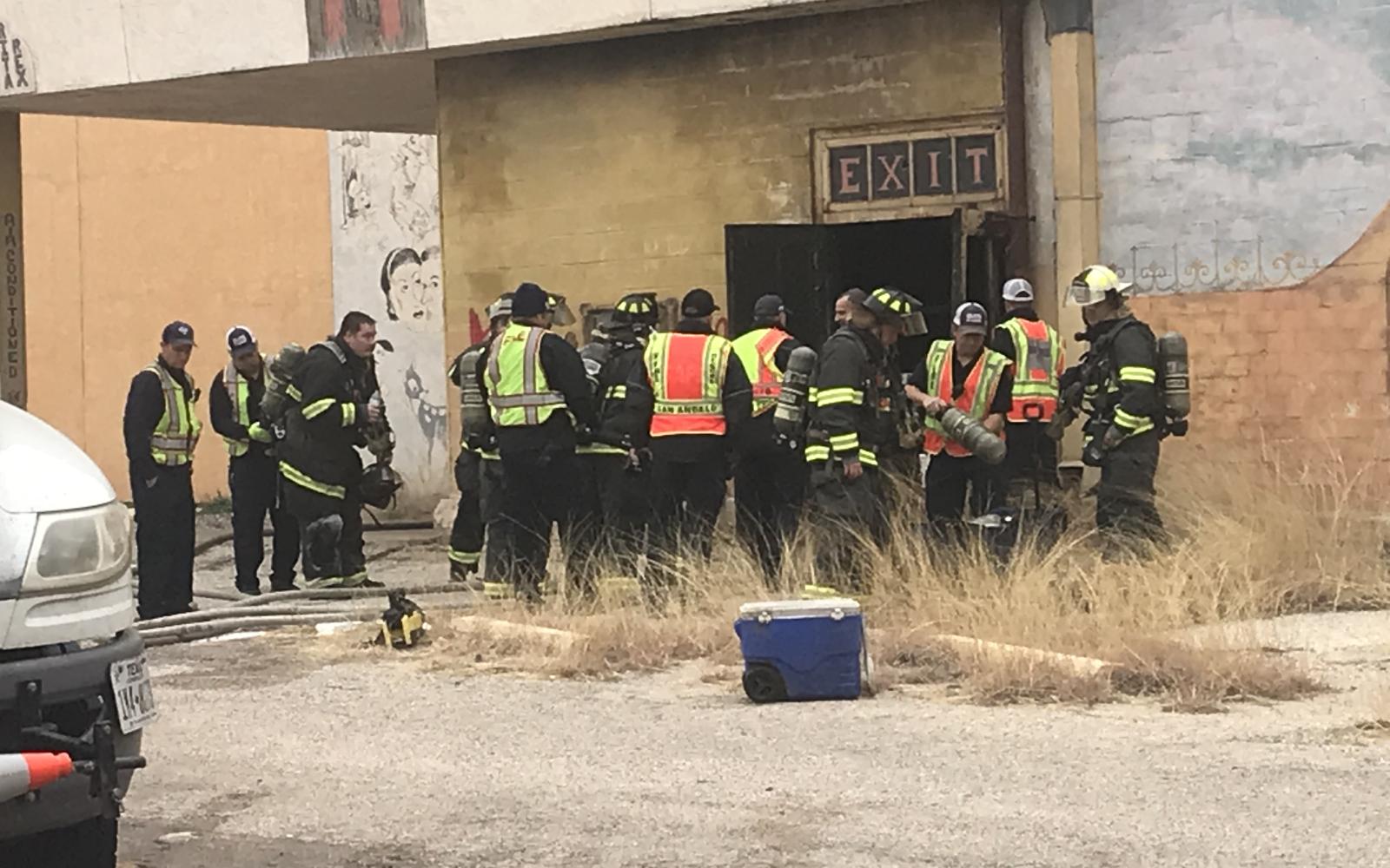 A fire in an abandoned building downtown Tuesday morning caused Twohig Avenue to be shut down to traffic between Chadbourne and Irving streets.